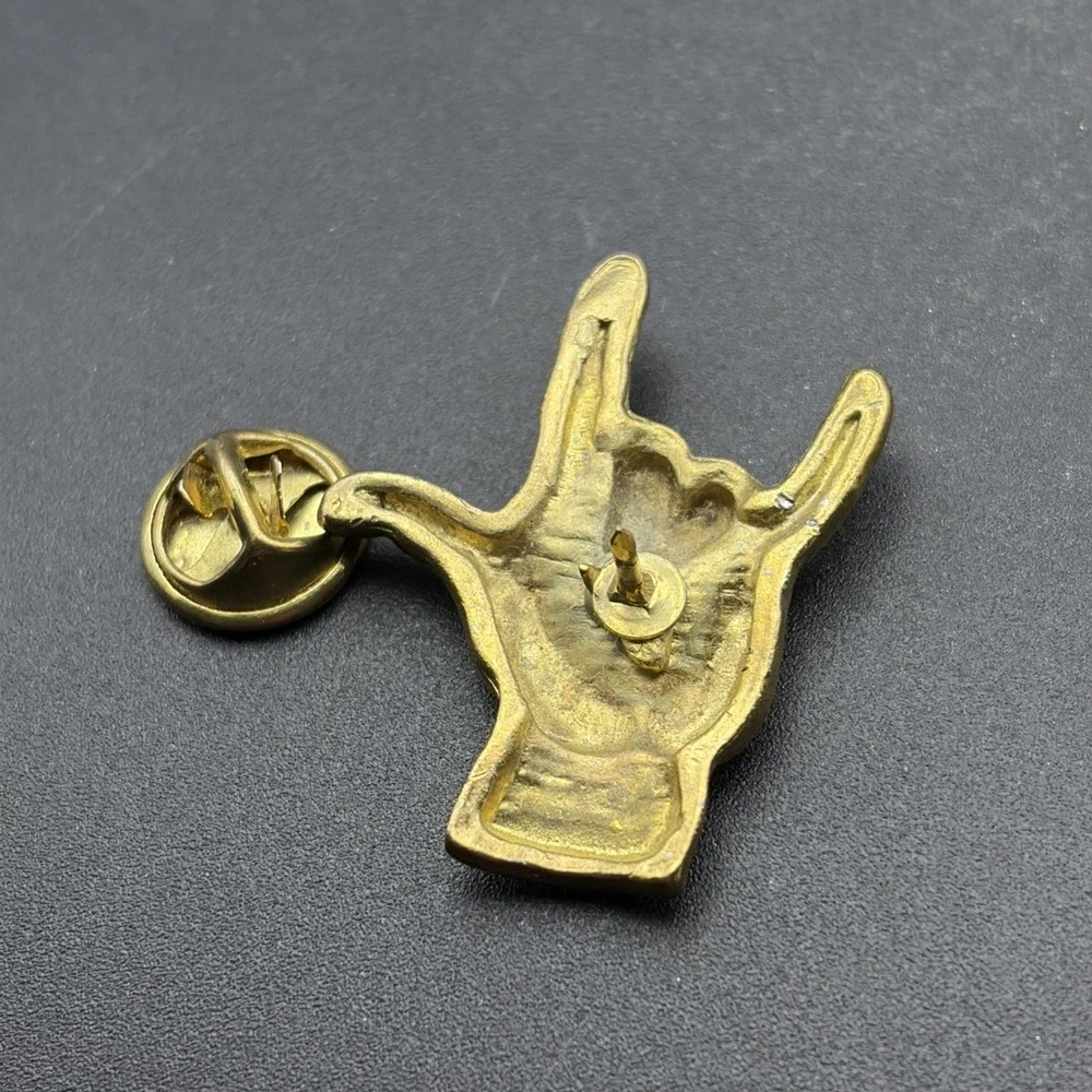 Vintage ASL Sign Language I Love You Hand Gold Tone‎ Lapel Hat Pin